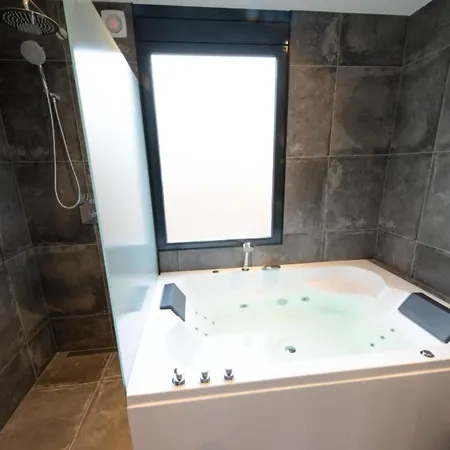 Holiday home Wellness With Whirlpool And Sauna